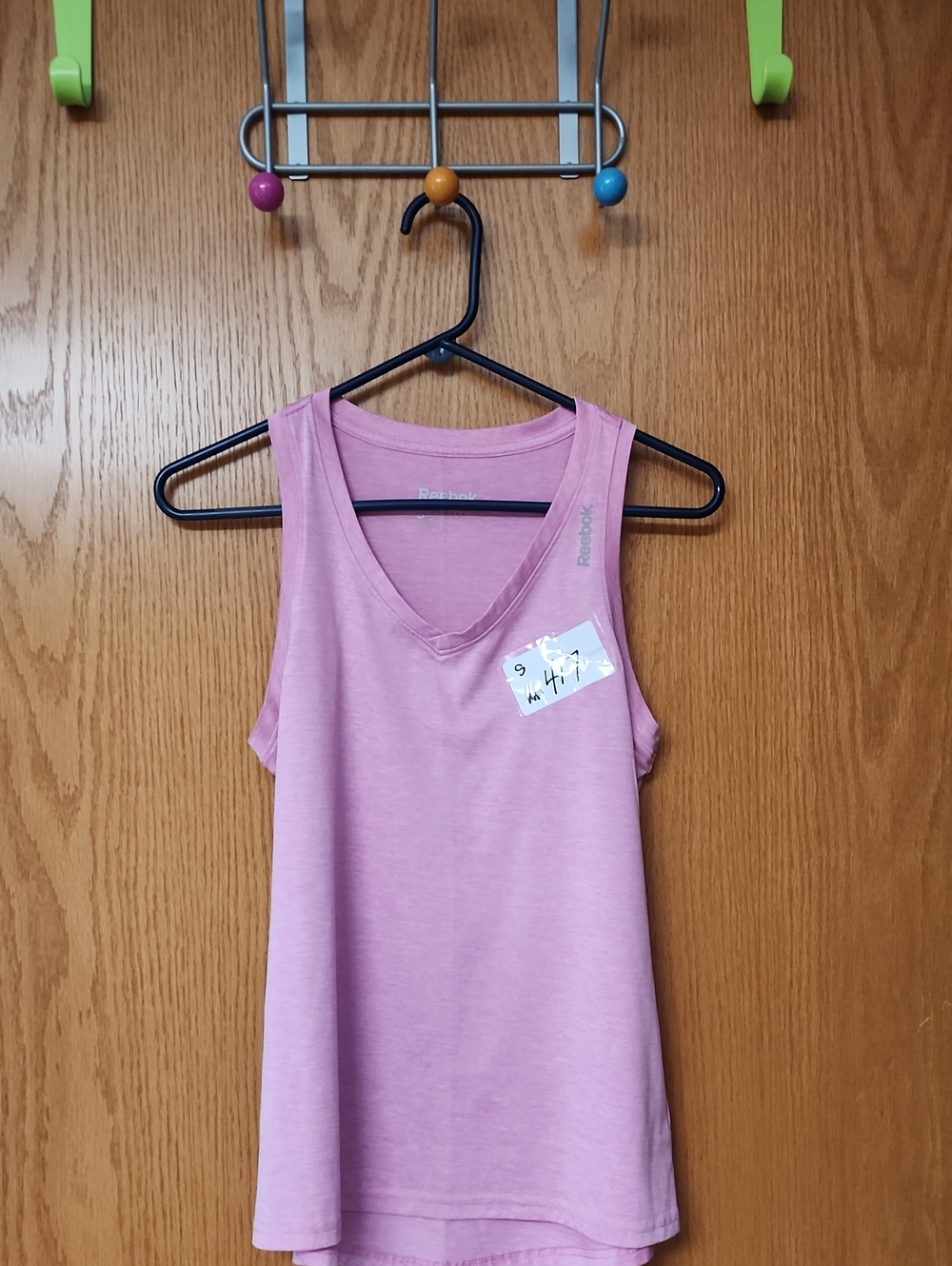 Reebok Pink Sleeveless V-Neck Active Tank womens S number 417